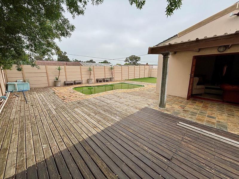 5 Bedroom Property for Sale in Bothasig Western Cape